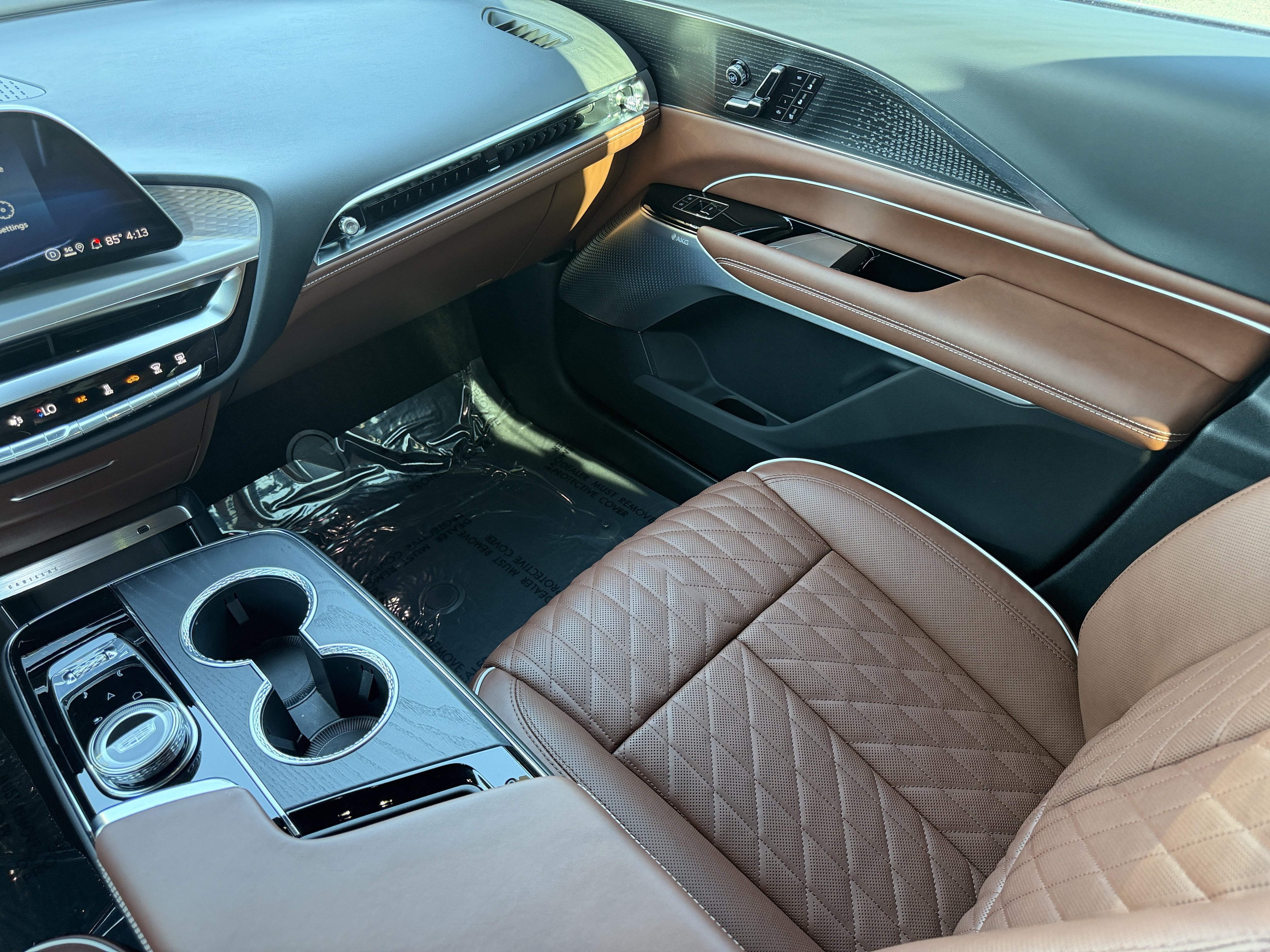 Used 2027 Cadillac Lyriq Signature Luxury RWD image 17