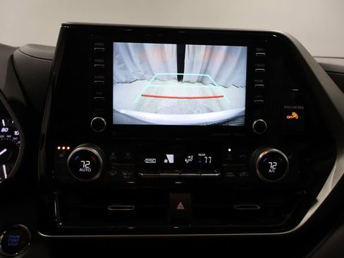 Certified 2022 Toyota Highlander XLE image 26