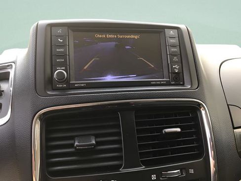 Used 2018 Dodge Grand Caravan SE image 17