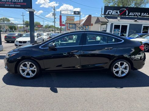 Used 2017 Chevrolet Cruze Premier FWD image 2