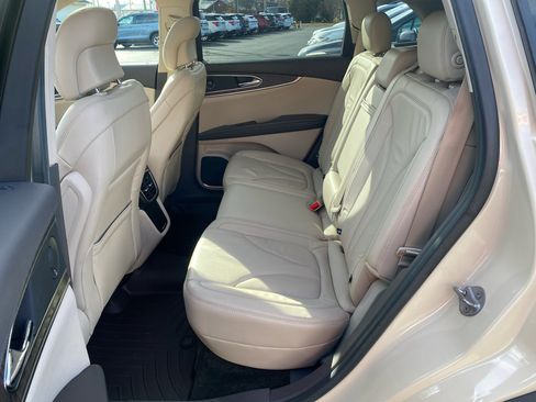 Used 2016 Lincoln MKX Select image 12