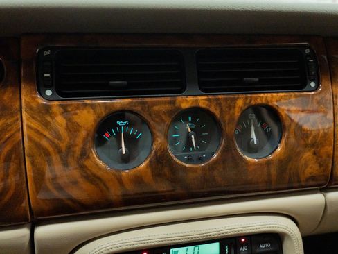 Used 1999 Jaguar XK8 Coupe image 28