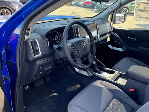 Used 2025 Nissan Frontier SV image 13