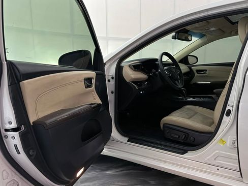 Used 2013 Toyota Avalon Limited w/ Technology Pkg FWD image 16