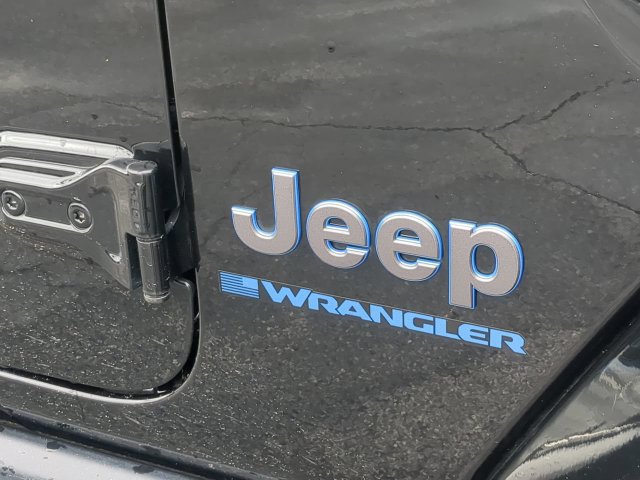 Used 2023 Jeep Wrangler Unlimited Rubicon 4xe w/ Steel Bumper Group AWD/4WD image 13