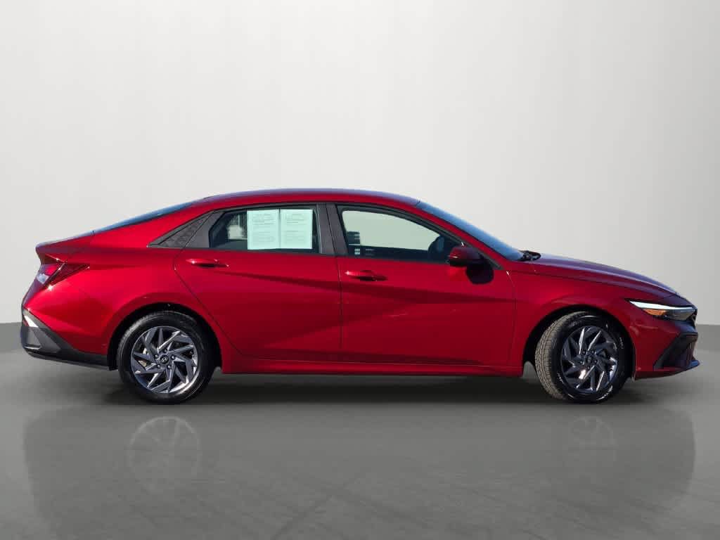Used 2024 Hyundai Elantra SEL FWD image 7
