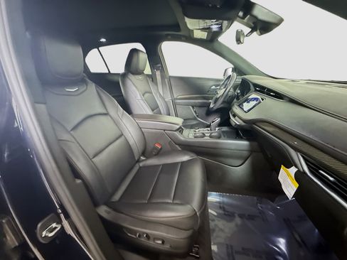 Used 2022 Cadillac XT4 Sport w/ Enhanced Visibility Package image 29