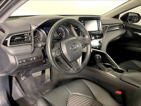 Used 2022 Toyota Camry SE FWD image 16
