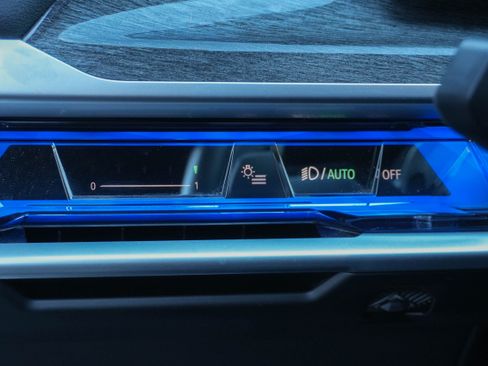 Certified 2023 BMW 740i image 17