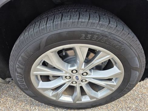 Used 2020 Ford Explorer XLT w/ Equipment Group 202A AWD/4WD image 13