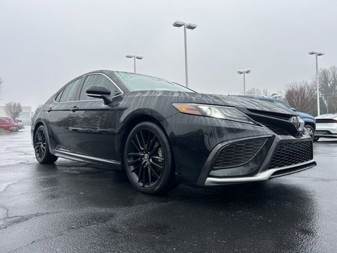 Used 2021 Toyota Camry XSE image 3