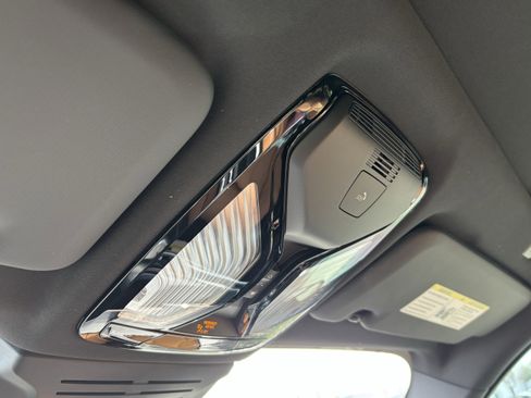 Used 2026 BMW X5 sDrive40i w/ M Sport Package image 31