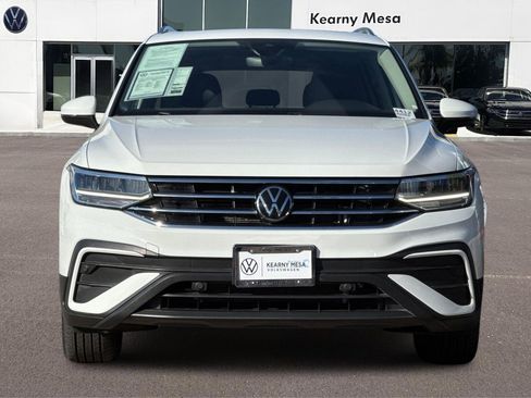 Used 2022 Volkswagen Tiguan SE w/ Panoramic Sunroof Package image 9