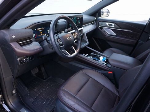 Used 2025 Ford Explorer Platinum w/ Ultimate Package image 9