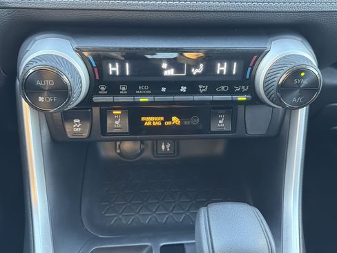 Used 2019 Toyota RAV4 XLE image 8