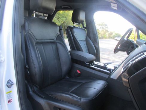 Used 2018 Land Rover Discovery HSE image 53