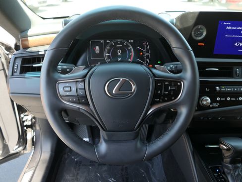 Used 2024 Lexus ES 350 w/ Premium Package FWD image 17