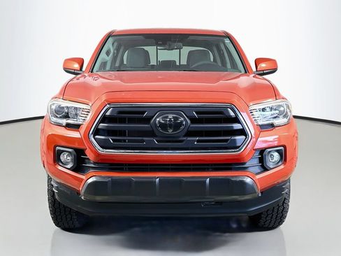 Used 2018 Toyota Tacoma SR5 RWD image 2
