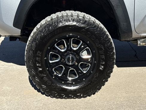 Used 2021 Toyota Tacoma TRD Off-Road image 15