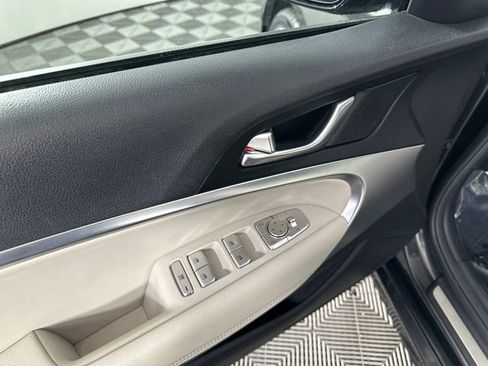 Used 2025 Genesis G70 2.5T RWD image 17