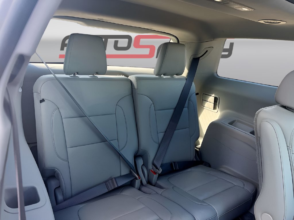 Used 2023 GMC Acadia SLT w/ Technology Package AWD/4WD image 29