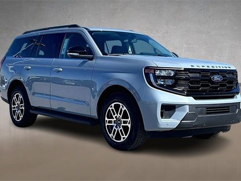 New 2026 Ford Expedition Active image 2