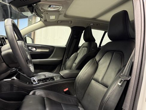 Used 2024 Volvo XC40 B5 Ultimate w/ Protection Package Premier image 19