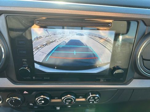Used 2019 Toyota Tacoma TRD Off-Road AWD/4WD image 21