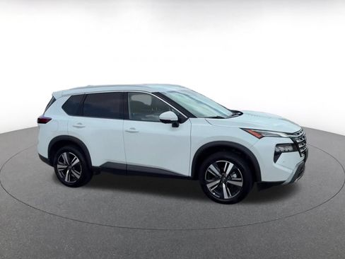 Used 2026 Nissan Rogue SL FWD image 2