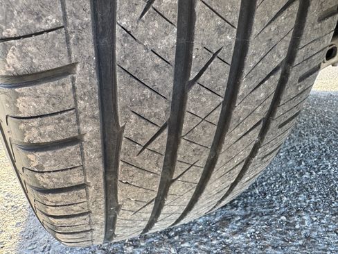 Used 2020 Land Rover Discovery Sport SE image 10