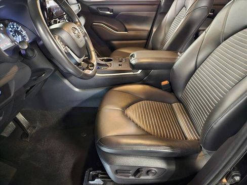 Used 2024 Toyota Highlander XSE FWD image 15