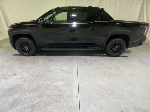 Certified 2025 Chevrolet Silverado EV LT AWD/4WD image 7