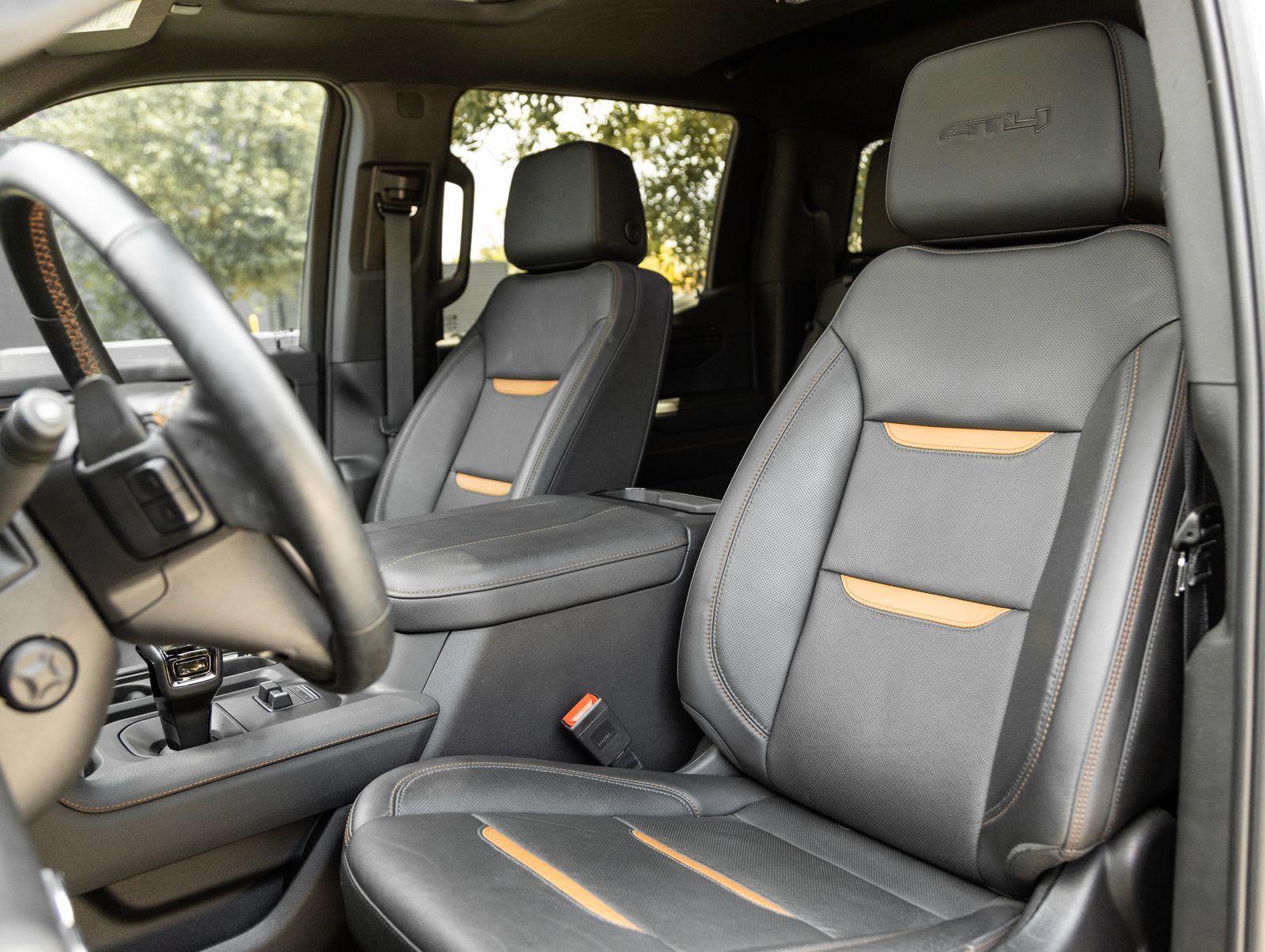 Used 2023 GMC Sierra 1500 AT4 w/ Technology Package AWD/4WD image 5