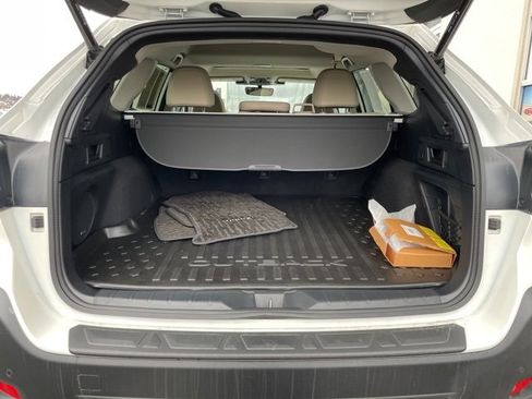 Used 2023 Subaru Outback Limited image 32