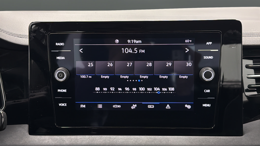 Certified 2025 Volkswagen Jetta SE FWD image 15