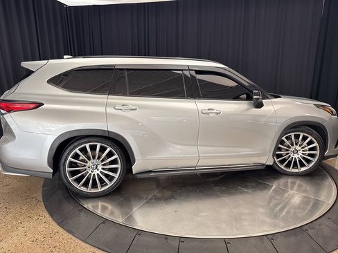 Used 2021 Toyota Highlander XSE AWD/4WD image 10