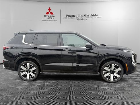 New 2026 Mitsubishi Outlander SE image 4