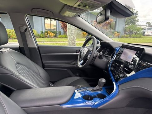 Used 2023 Toyota Camry SE image 11