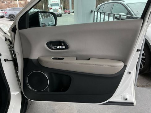 Used 2016 Honda HR-V EX image 34