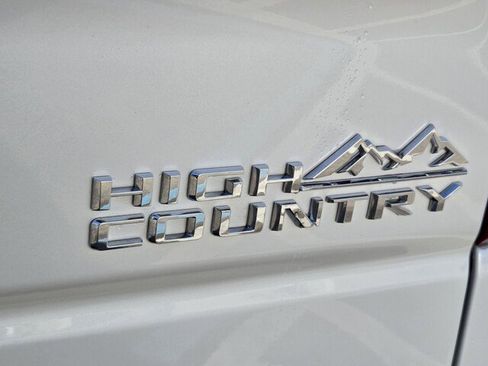 Used 2021 Chevrolet Silverado 1500 High Country w/ Technology Package image 28