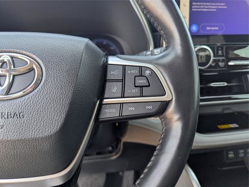 Used 2024 Toyota Highlander Platinum image 32
