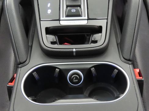 Certified 2023 Porsche Cayenne Coupe AWD/4WD image 30