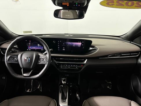 Used 2025 Buick Envista Avenir image 25