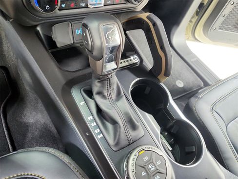 New 2025 Ford Bronco Badlands image 25