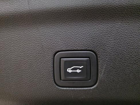 Used 2021 GMC Yukon SLT w/ SLT Premium Package image 14