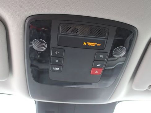 Used 2024 Kia Carnival EX image 19