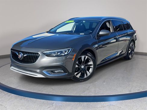 Used 2018 Buick Regal Essence w/ Driver Confidence Package #1 image 1