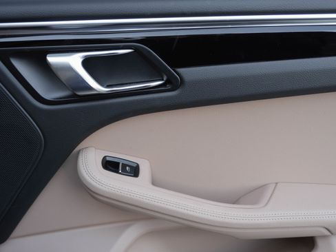 Used 2024 Porsche Macan image 35