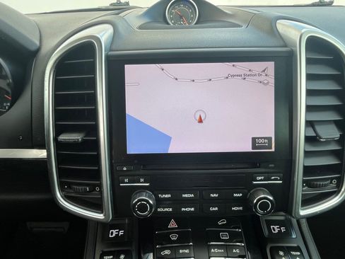 Used 2017 Porsche Cayenne Platinum Edition image 26