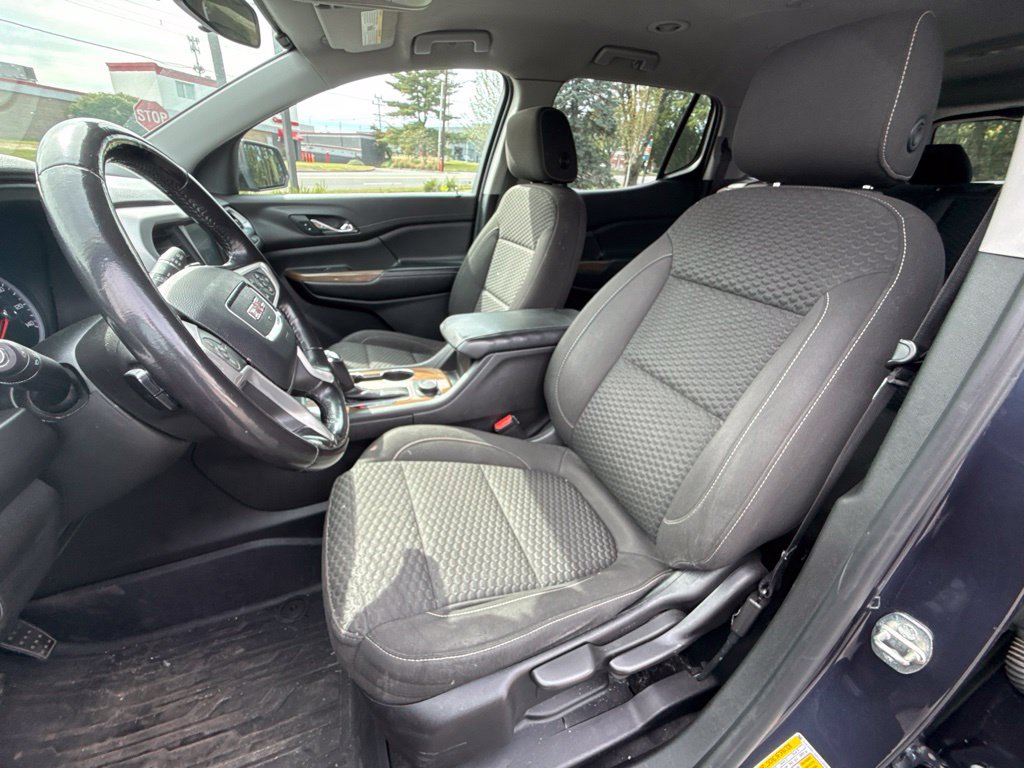 Used 2019 GMC Acadia SLE w/ LPO, Floor Liner Package AWD/4WD image 9